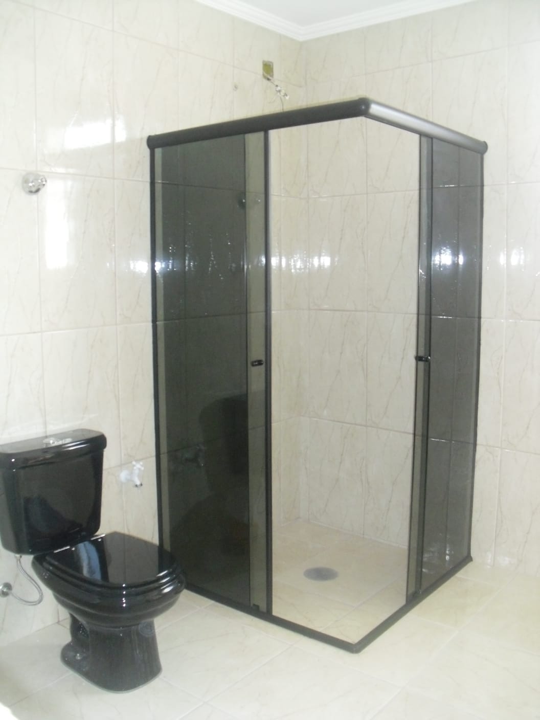 Box de vidro temperado instalado em banheiro
